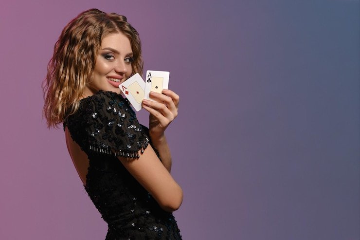Antarmuka aplikasi mobile trisula888 dengan menu live casino dan sportsbook